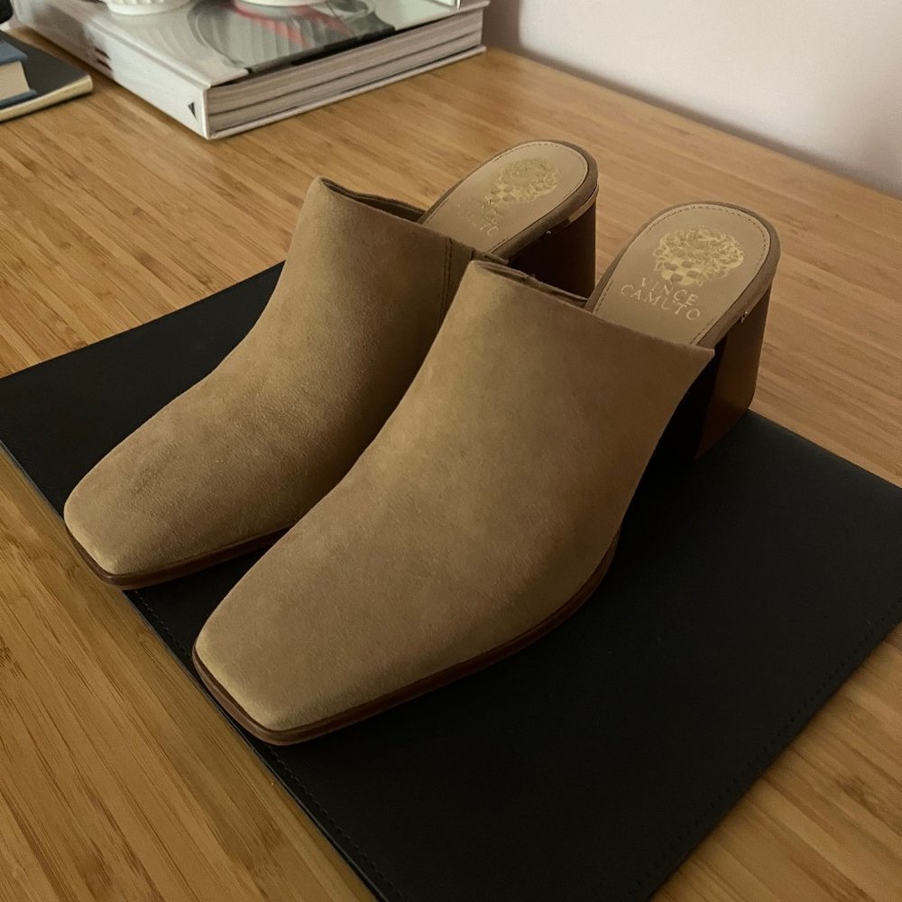SUEDE BRISTINA MULE PUMP IN TAN NUDE | VINCE CAMUTO